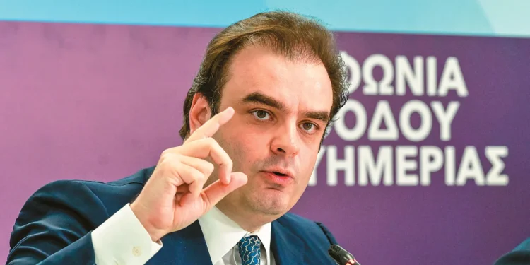 Μηνύσεις για προώθηση παράνομου τζόγου σε 18 influencers, ανάμεσά τους ράπερ και μοντέλα – «Η δημοφιλία δεν προσφέρει ασυλία», λέει ο Πιερρακάκης
