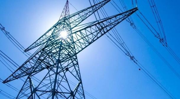 Ρεύμα: Υποχρεωτικά ετήσια σταθερά συμβόλαια και «ασπίδα» απέναντι στις ανατιμήσεις