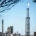 Στα 101 δολάρια το Brent, στα 76 το φυσικό αέριο εν μέσω κινδύνων για τις ροές από τα Στενά του Ορμούζ
