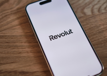 Έπεσε η Revolut: Προβλήματα παγκοσμίως στην πρόσβαση στους λογαριασμούς