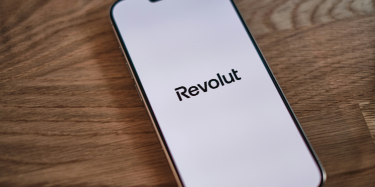 Έπεσε η Revolut: Προβλήματα παγκοσμίως στην πρόσβαση στους λογαριασμούς