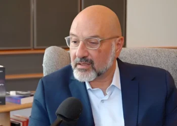 Σάκης Αρναούτογλου: Η μητέρα μου είχε Αλτσχάιμερ και έφτασε 24 κιλά, είναι σοκαριστικό γιατί δεν μπορούσες να την αναγνωρίσεις