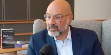 Σάκης Αρναούτογλου: Η μητέρα μου είχε Αλτσχάιμερ και έφτασε 24 κιλά, είναι σοκαριστικό γιατί δεν μπορούσες να την αναγνωρίσεις