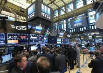 Φρένο στη Wall Street μετά τα ιστορικά υψηλά – Βαρόμετρο οι αποδόσεις ομολόγων