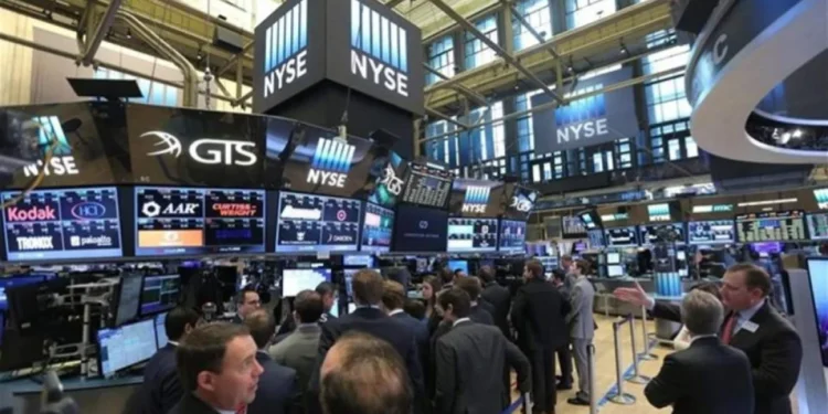 Φρένο στη Wall Street μετά τα ιστορικά υψηλά – Βαρόμετρο οι αποδόσεις ομολόγων