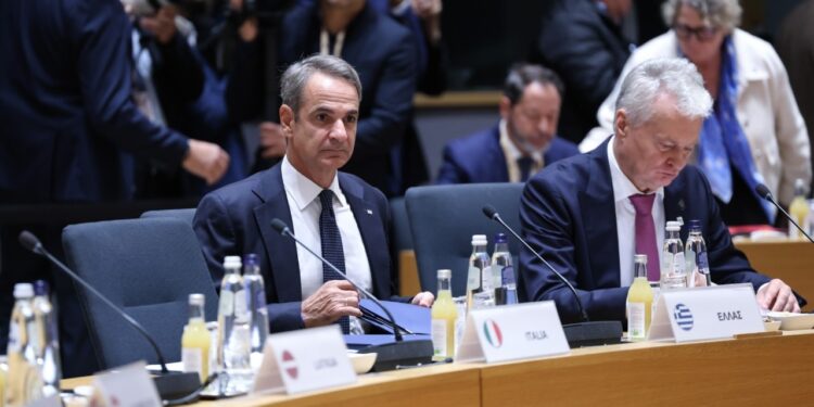Η Σύνοδος των «27» άνοιξε τον δρόμο για στοχευμένα μέτρα κατά της ακρίβειας στην ενέργεια, ικανοποίηση στην Αθήνα