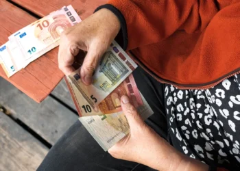 Συνταξιούχοι: Ποιοι θα λάβουν μικρότερες ετήσιες αυξήσεις λόγω προσωπικής διαφοράς, αντιδρά η αντιπολίτευση, τι απαντά το υπουργείο εργασίας