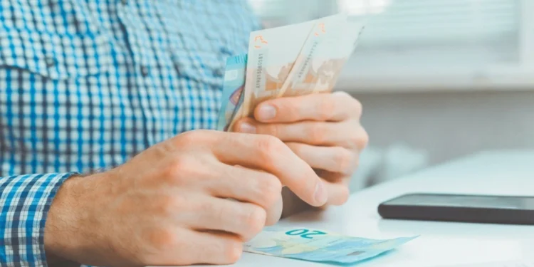 Αυξήσεις συντάξεων 2027: Ποιοι θα δουν μεγαλύτερο καθαρό όφελος και ποιοι χάνουν από τη φορολογία