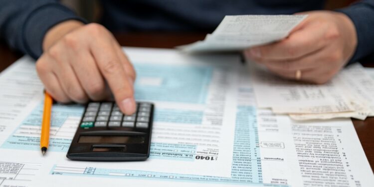Φορολογικά μπόνους για πληρωμές, tips και κατοικίες σε μικρούς οικισμούς