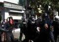 Αλβανία: Χάος στα Τίρανα με 152 συλλήψεις και 120 τραυματίες αστυνομικούς – Διαδηλωτές επιχείρησαν να εισβάλουν στο γραφείο Ράμα