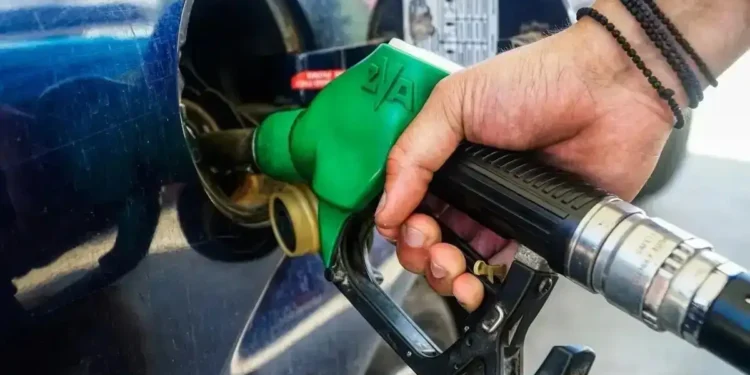 Φόβοι για ανατιμήσεις σε ντίζελ, αμόλυβδη και πετρέλαιο θέρμανσης μετά το ράλι του Brent