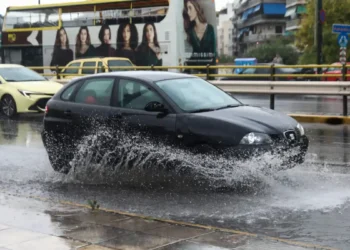 Καιρός: Επιμένουν οι βροχές και οι καταιγίδες – Νέα κακοκαιρία από την Κυριακή με πτώση θερμοκρασίας