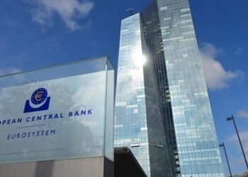 ΕΚΤ: «Παγώνει» τα επιτόκια στο 2,5% με το βλέμμα στη Γαλλία και την ενεργειακή κρίση – Τι αναμένεται τον Δεκέμβριο