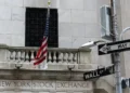 Wall Street: Η πτώση των καυσίμων έφερε κέρδη – Ώθηση από τον κλάδο της Υγείας