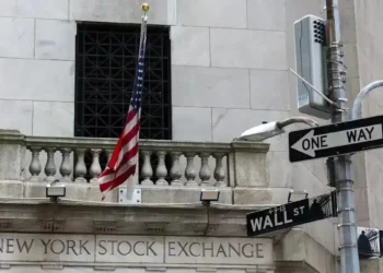 Wall Street: Η πτώση των καυσίμων έφερε κέρδη – Ώθηση από τον κλάδο της Υγείας