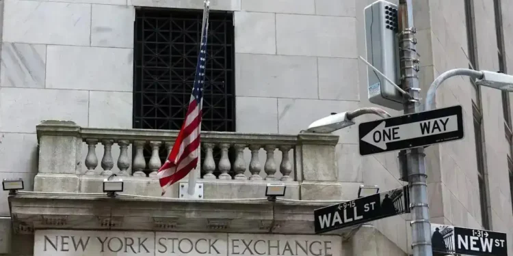 Wall Street: Η πτώση των καυσίμων έφερε κέρδη – Ώθηση από τον κλάδο της Υγείας