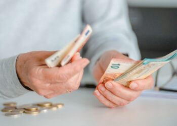 Eισφορά αλληλεγγύης: Tιμαριθμοποίηση κλιμακίων το 2027, αλλά ουδέν νεότερο για ελάφρυνση των κρατήσεων
