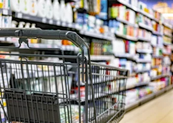 ΙΕΛΚΑ: Στα 26 δισ. ευρώ η ετήσια δαπάνη των Ελλήνων για είδη παντοπωλείου, αλλάζει το διατροφικό καλάθι